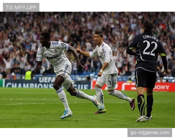 国家德比现场:维尼修斯与亚马尔在边路的对位成为全场焦点